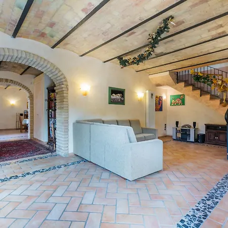 Al Bivio By Interhome * Castorano