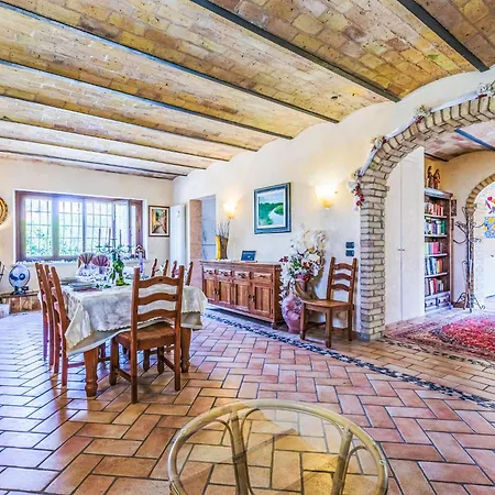 Al Bivio By Interhome * Castorano